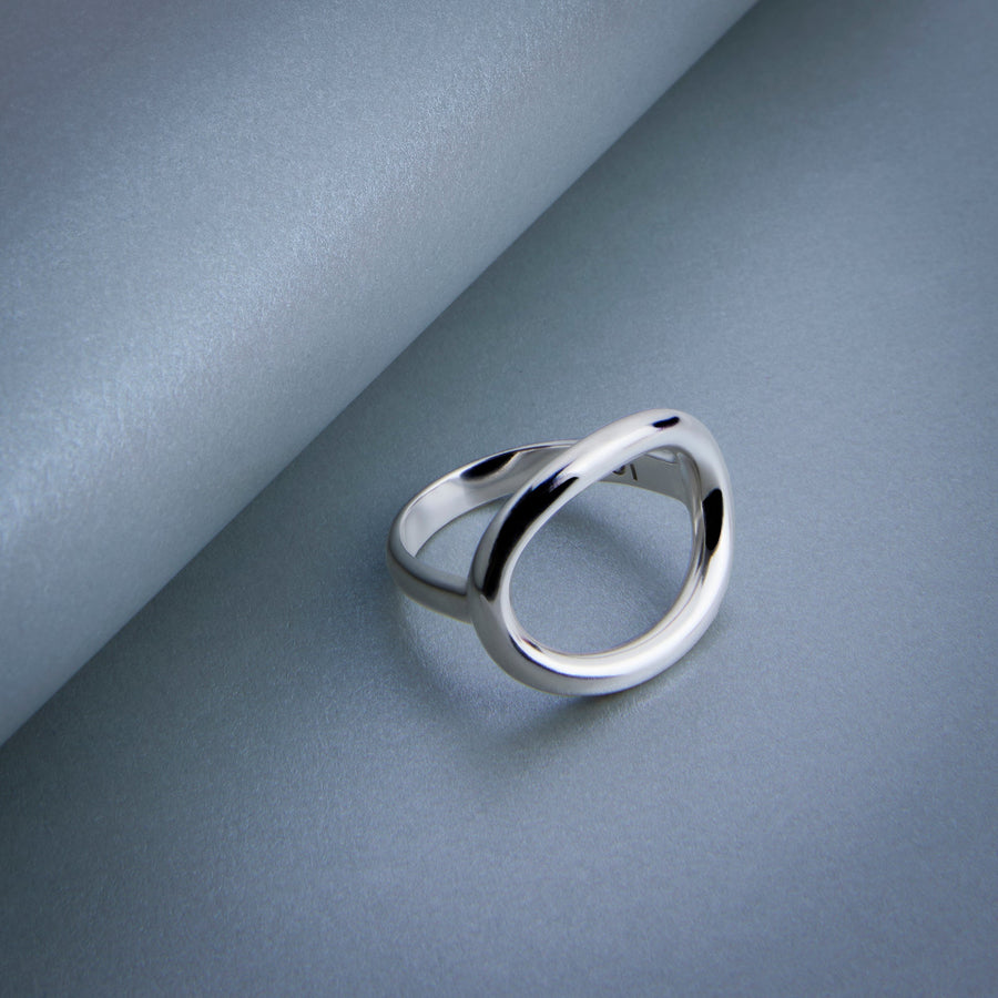 The Essential Forms Elegant Oval Silver 925° Ring