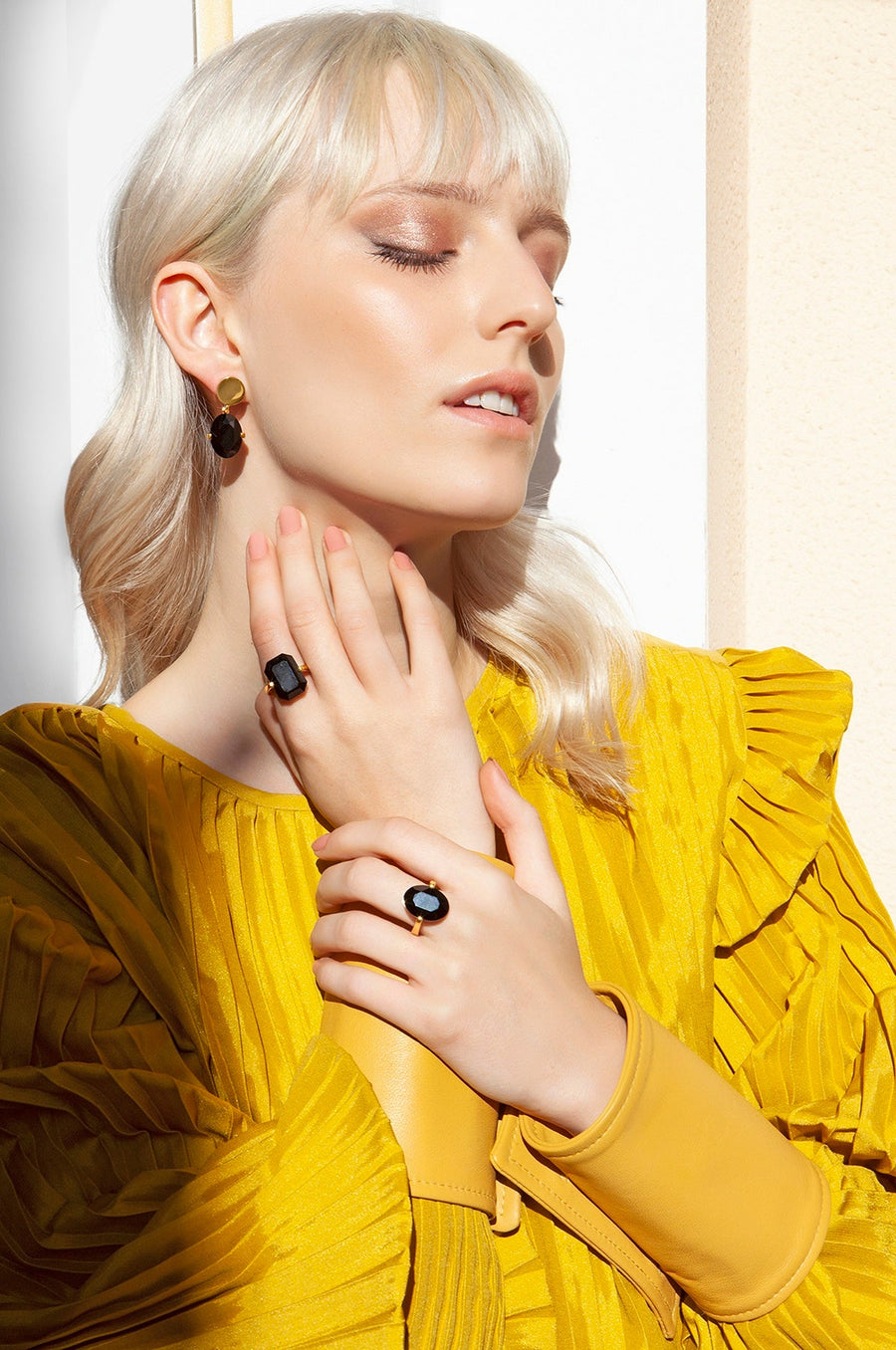 The Enriched Black Crystal Oval 18K Gold Plated Silver 925° Ring