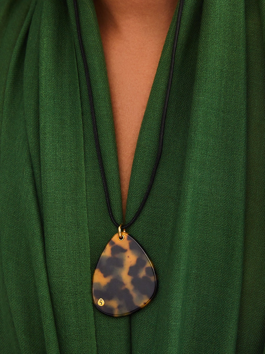 The Eclectic Irregular Big Tortoise Necklace